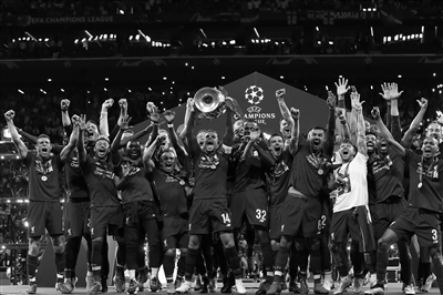 杰拉德：随时等待利物浦的召唤，但不希望俱乐部解雇斯洛特（杰拉德：愿随时为利物浦效力，但不愿见斯洛特下课）