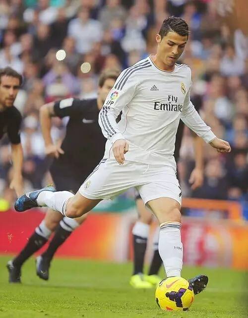 最后连失绝平三分！贺希宁19中9空砍21+8+8 三分6中0